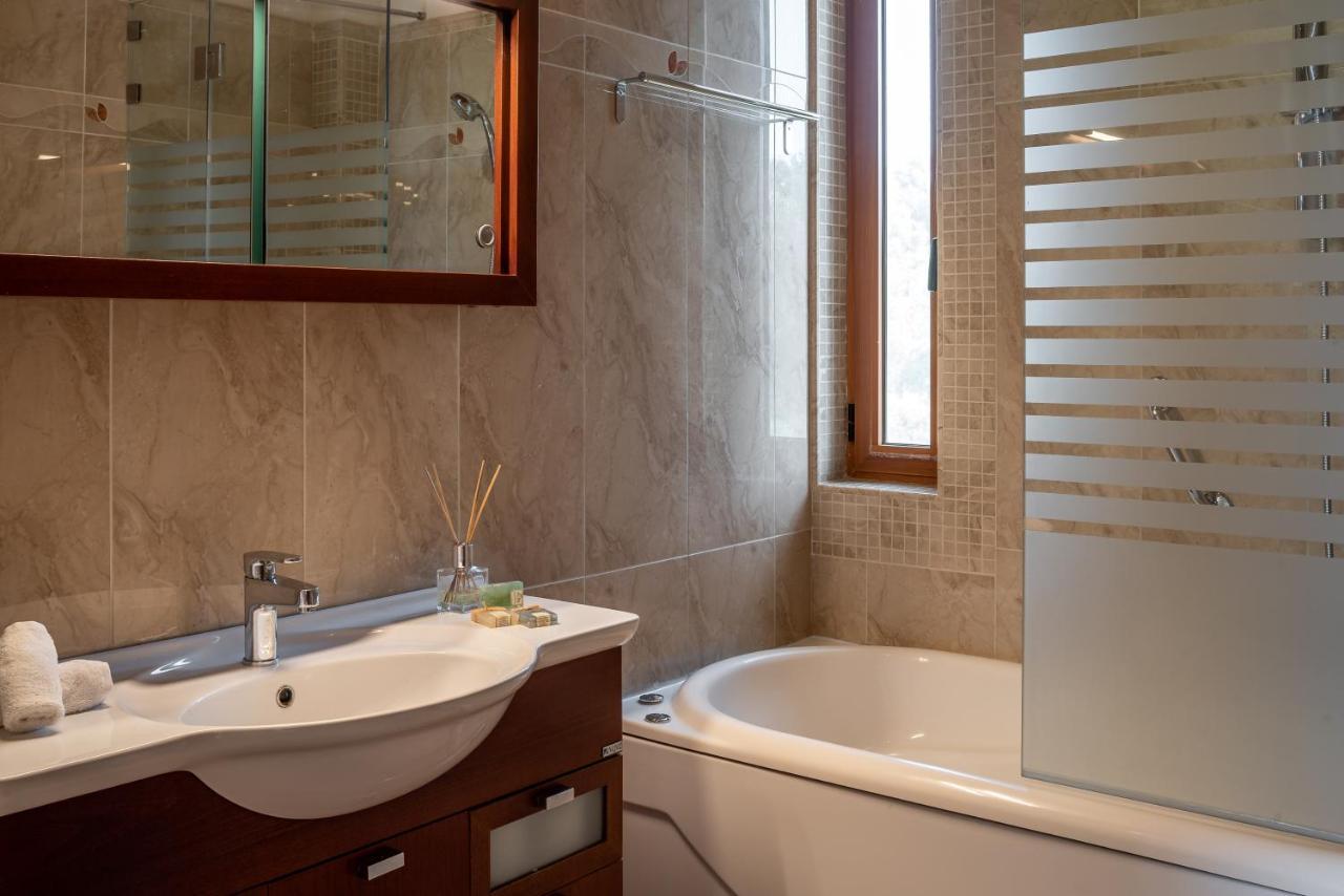 Tsourlakis Residence, An Oasis Of Tranquility, By Thinkvilla Pigi  Bagian luar foto
